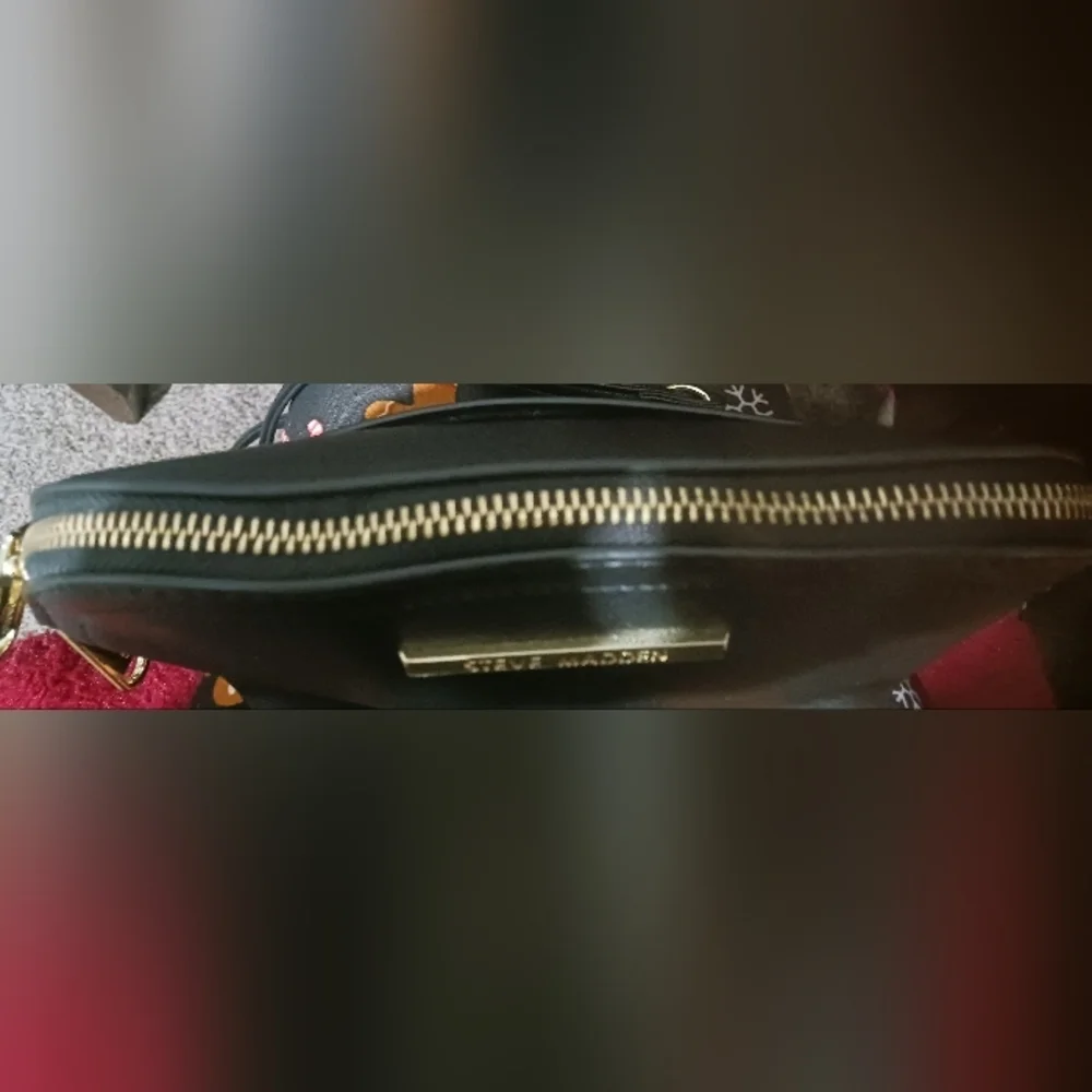 Steve Madden black crossbody. - Picture 4 of 7